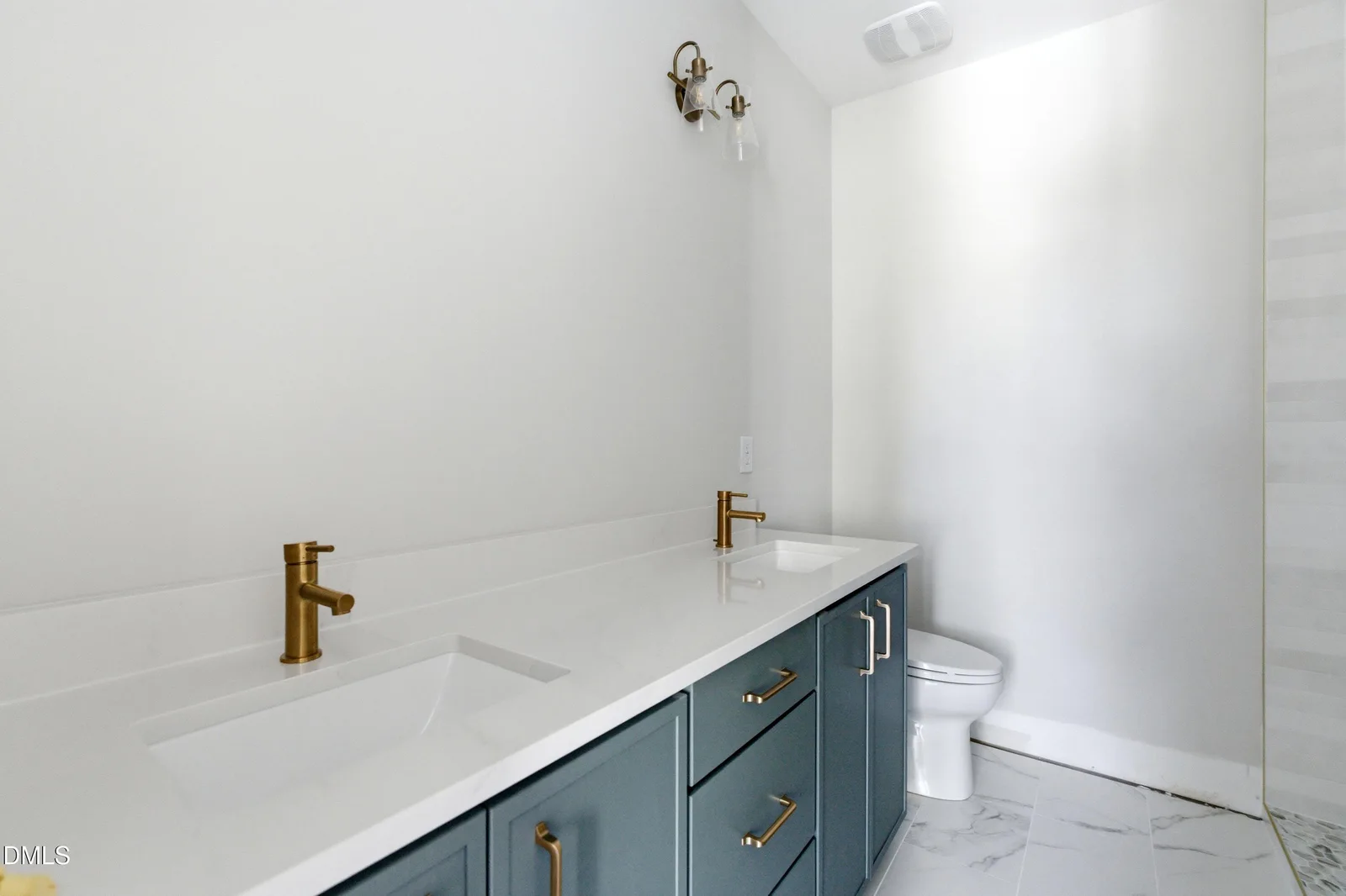 INTERIOR PHOTOS