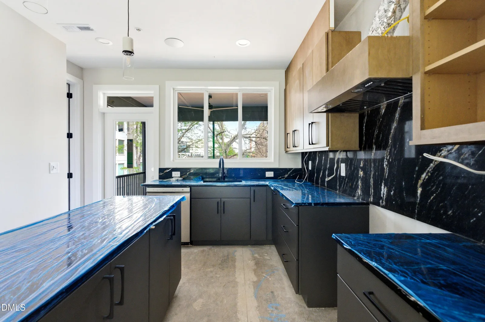 INTERIOR PHOTOS