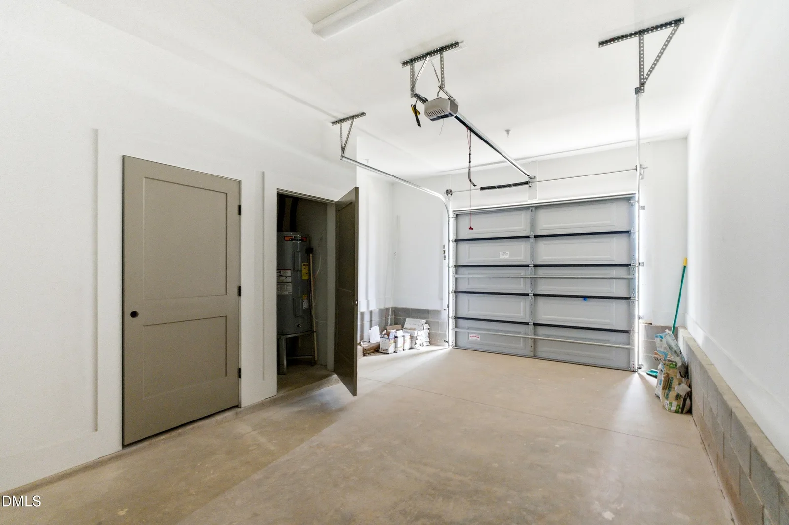 PRIVATE 1 CAR GARAGES